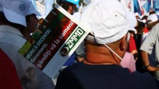 "Miting-mamut" în Piaţa Victoriei din Bucureşti