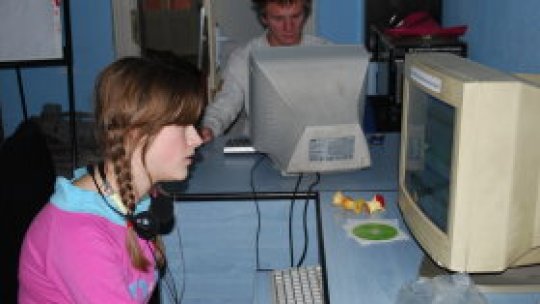 Dependenţa de computer, combătută cu distracţie