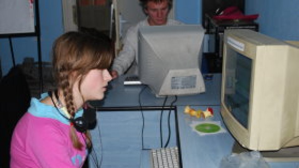 Dependenţa de computer, combătută cu distracţie