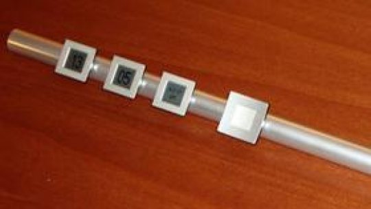 Ceas deșteptător și telecomandă universală