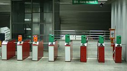 Metroul stă din nou pe loc