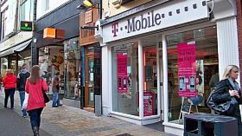 Datele a mii de clienţi, vândute de un angajat al T-Mobile