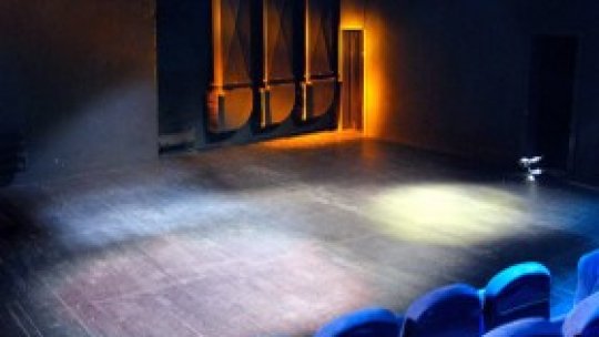 Trupa de teatru X Kay vine în România