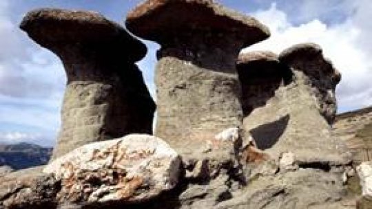 Lăsați Babele în grija Sfinxului !