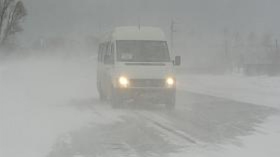 Traficul rutier, în condiţii de iarnă grea