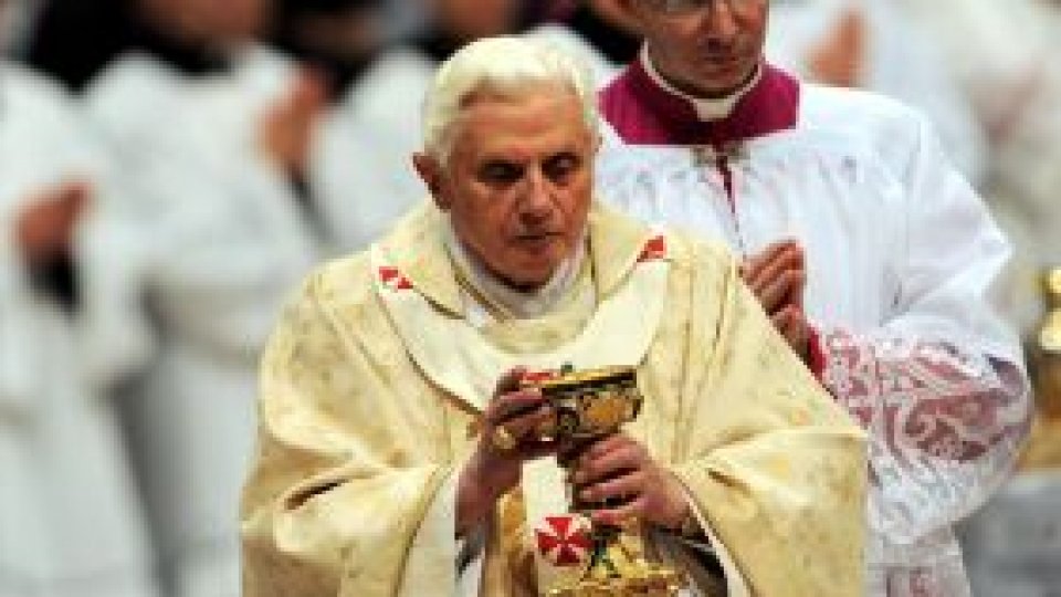 Papa, "îmbrâncit" înaintea slujbei de Crăciun