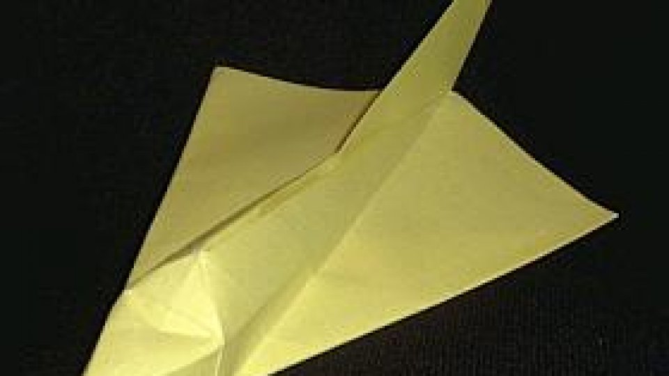 Record mondial la zborul cu avionul din hârtie