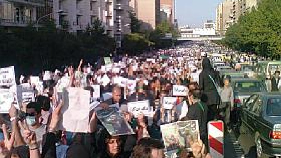 "Peste 15 victime" în violenţele de la Teheran