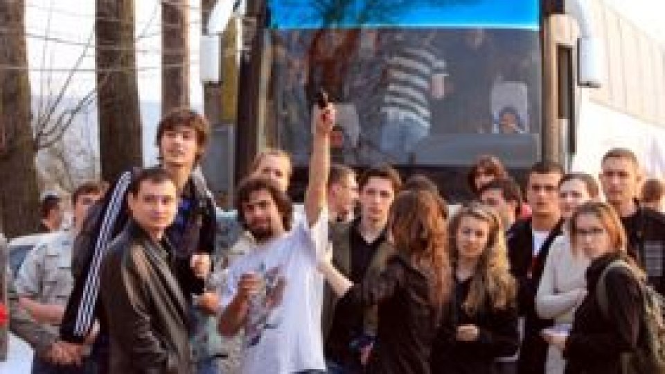 Cetăţenii sârbi pot circula fără vize în UE