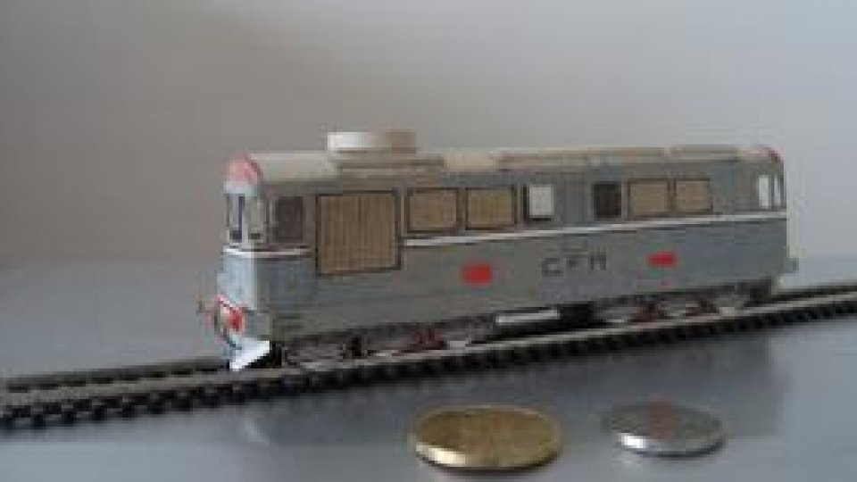 Barbati cu trenulete