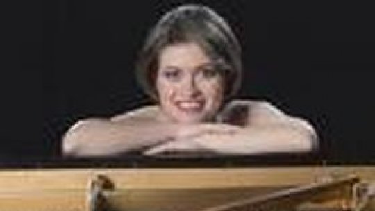 Pianista Alexandra Costin din nou la Bucureşti