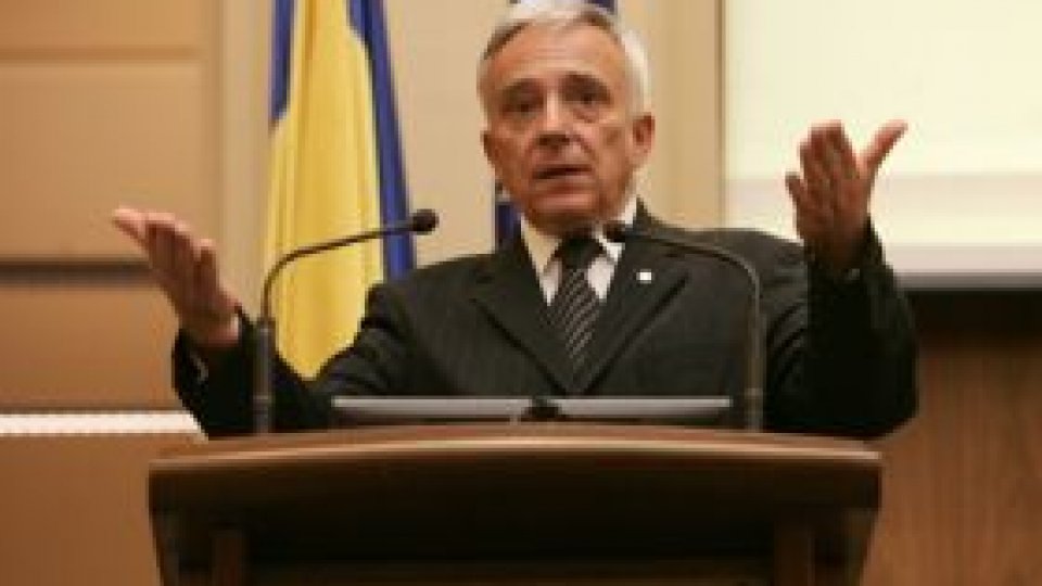 Isărescu: creşterea TVA poate provoca un "şoc inflaţionist"