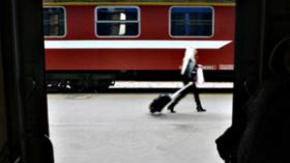 15 trenuri anulate şi deviate din cauza ploilor