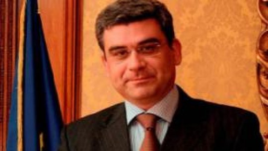 Între ambasadă şi bibliotecă