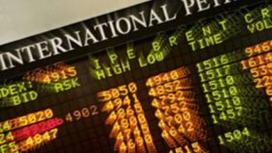 Preţul petrolului a scăzut vineri sub 62 de dolari pe baril