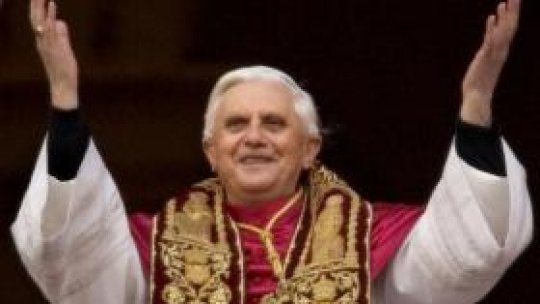 Papa Benedict va fi operat pentru fractura la încheietura mâinii