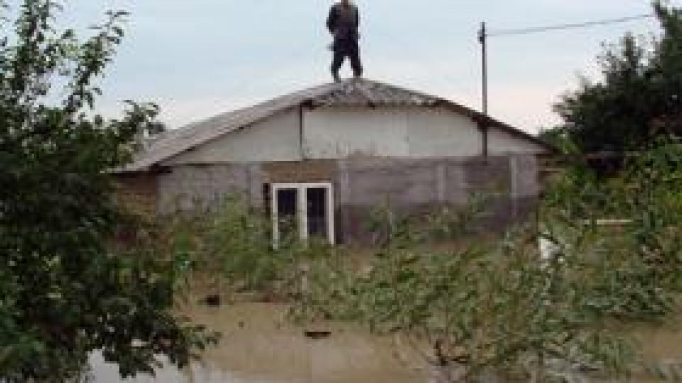 Hunedoara: zeci de gospodării inundate şi culturi distruse