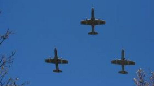 Ziua Aviaţiei: demonstraţii şi scenarii tactice la Bucureşti, Cluj şi Bacău