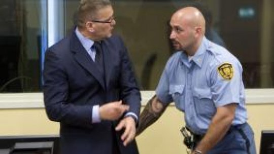 Au dat foc la "zeci şi zeci de oameni"