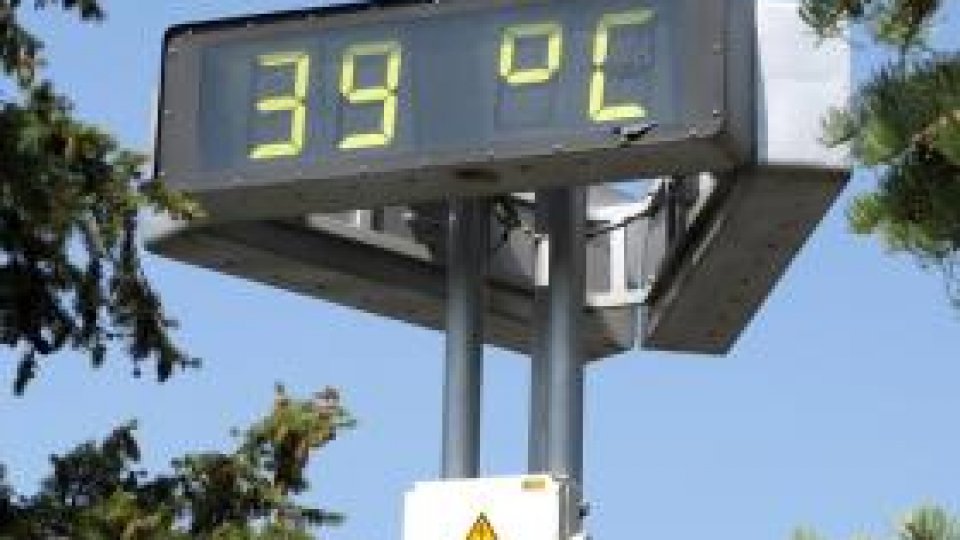 Apelurile către ambulanţă au crescut cu 15% din cauza vremii caniculare