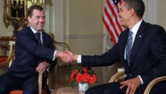Obama şi Medvedev , pregătiţi să semneze o declaraţie privind dezarmarea nucleară