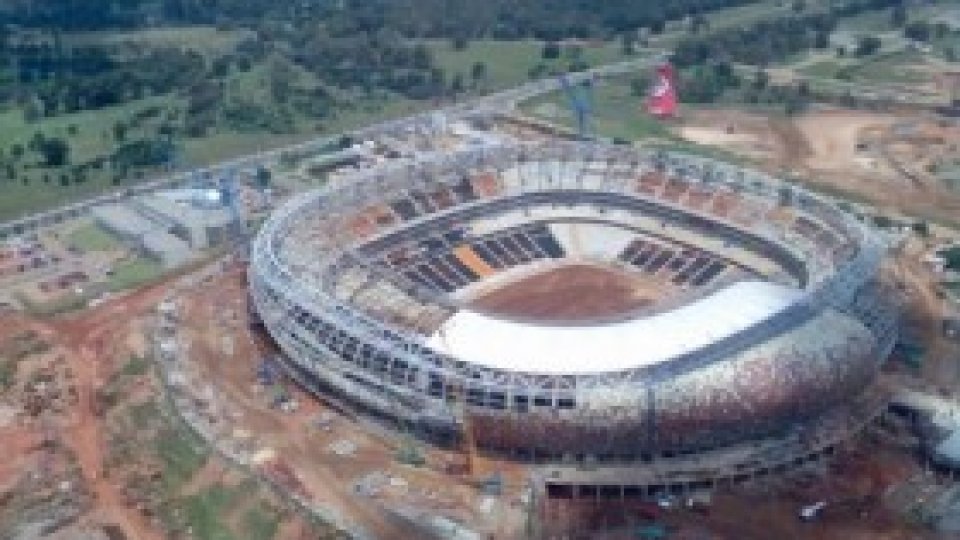 Fotbal:Muncitorii de pe stadioanele CM-2010, în grevă nelimitată