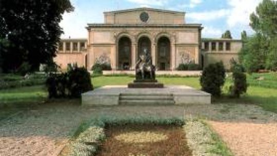 Patru mii de spectatori la promenada Operei din Bucureşti