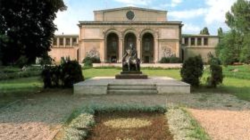 Patru mii de spectatori la promenada Operei din Bucureşti