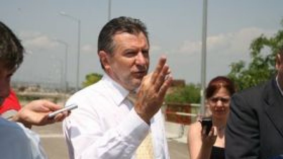 Prefectura Constanţa, pichetată de muncitori portuari