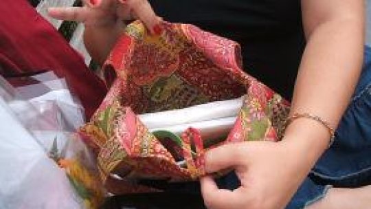 Cu genţile anti-alarmă, prin magazinele spaniole