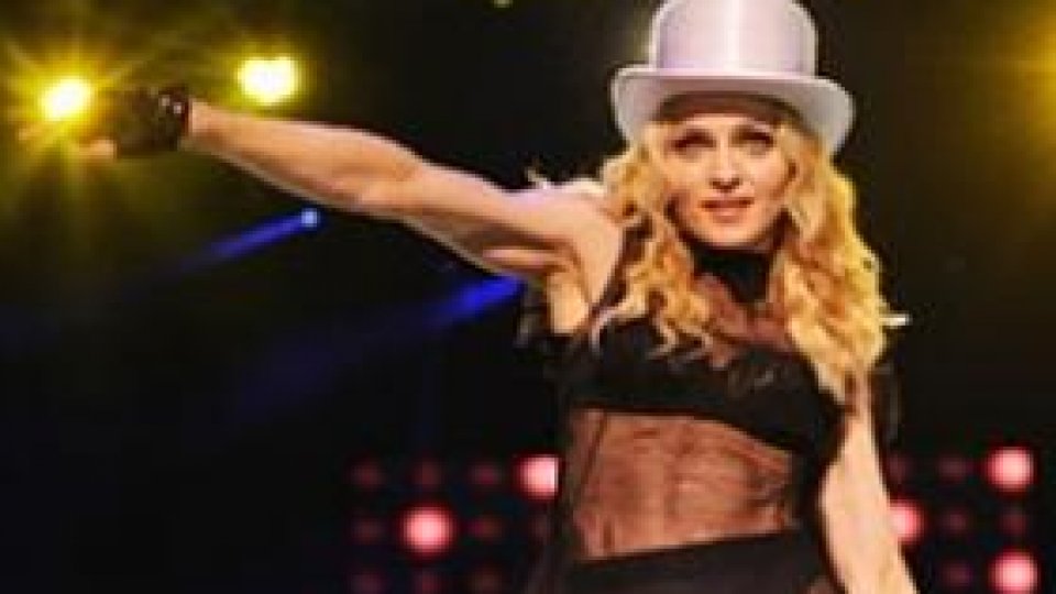 Madonna cântă şi pe ploaie torenţială