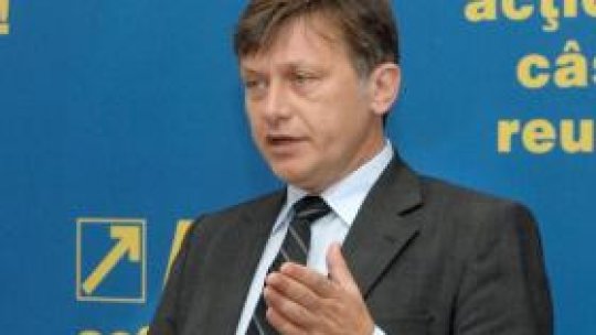 Crin Antonescu renunţă la funcţia de vicepreşedinte al Senatului