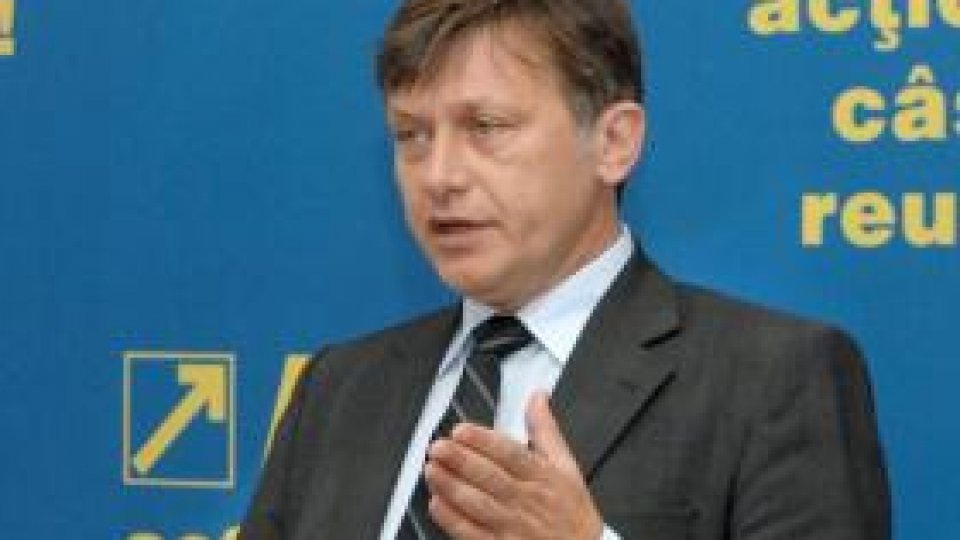 Crin Antonescu renunţă la funcţia de vicepreşedinte al Senatului