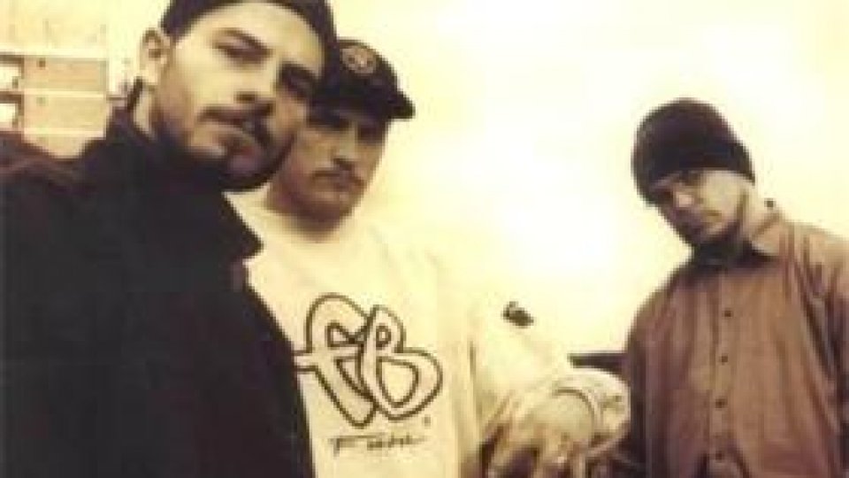 "Dupa blocuri sîntem noi"