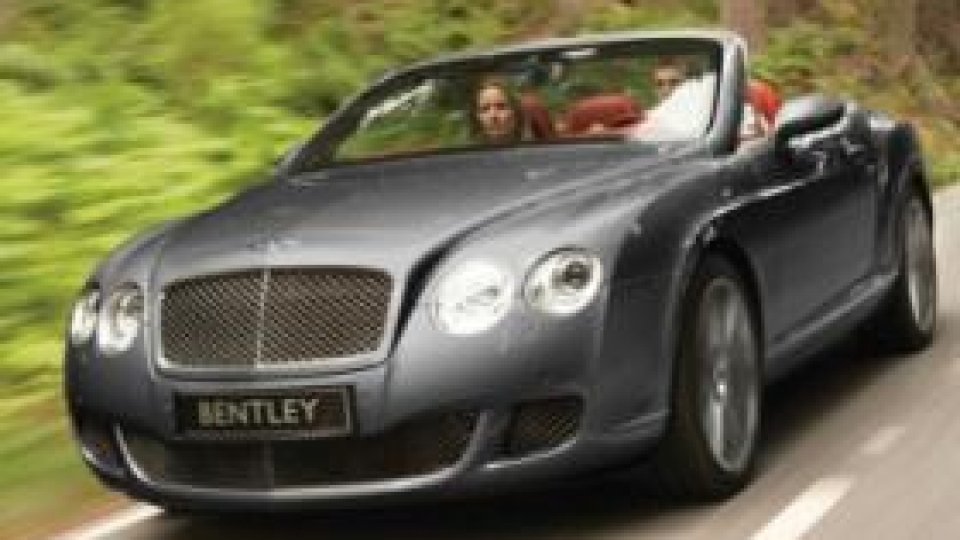 Cristiano Ronaldo "cumparat" de doi englezi