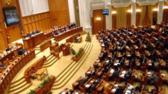 Moţiunea de cenzură a fost prezentată Parlamentului