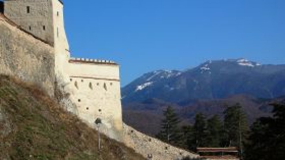 Cetatea Râşnov a fost închisă în urma prăbuşirii unui balcon