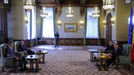 Preşedintele cere "consultări" suplimentare în coaliţie
