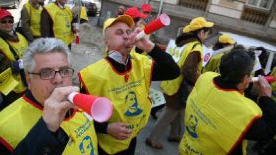 Membrii Alianţei bugetarilor pichetează sediile PSD şi PDL