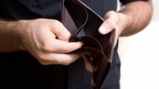 Salariul mediu net a crescut în iulie cu 11 lei, la 1.390 de lei