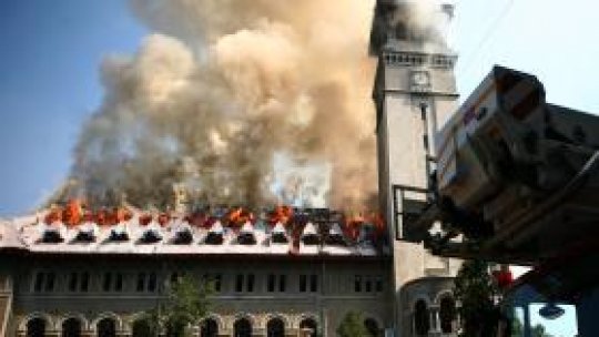 Incendiu la primăria sectorului 1 din Bucureşti