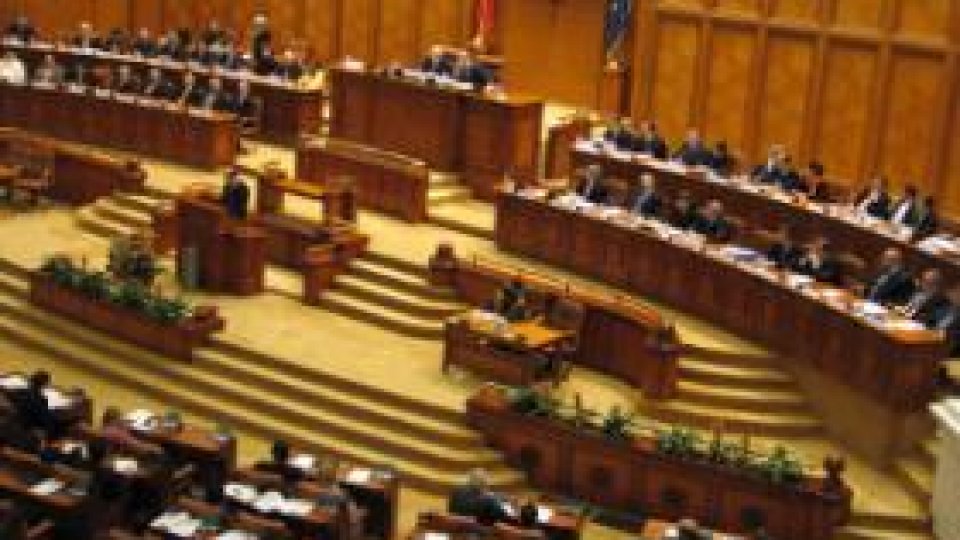 Guvernul, ameninţat de trei moţiuni de cenzură