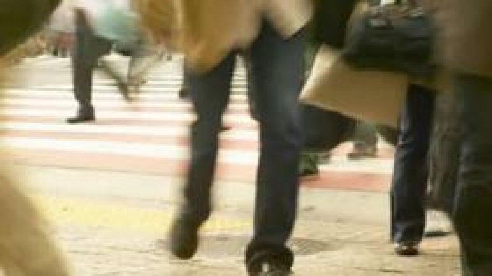 Tot mai puţini români la muncă în străinătate