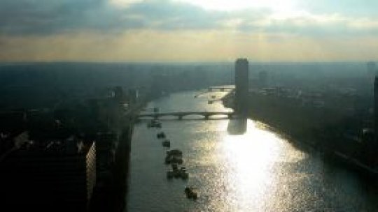 Case plutitoare pe Tamisa