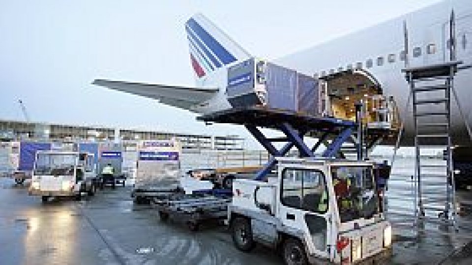 Greva şi ninsoarea, cockteil periculos pentru avioane