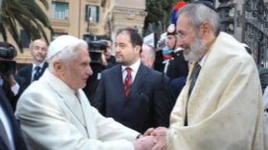 Vizită istorică a Papei Benedict la Sinagoga din Roma