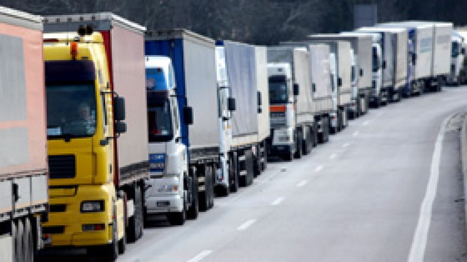 Şoferi români, blocaţi la graniţa dintre Bulgaria şi Grecia
