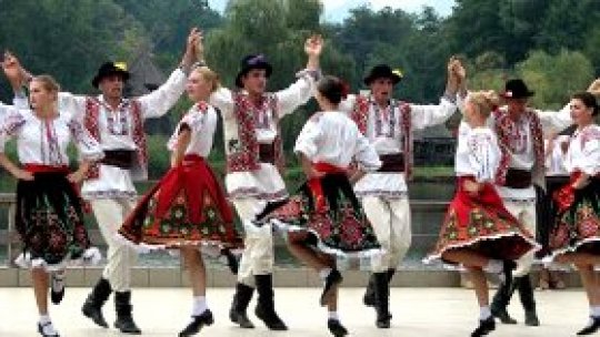 "Academiciana" portului popular