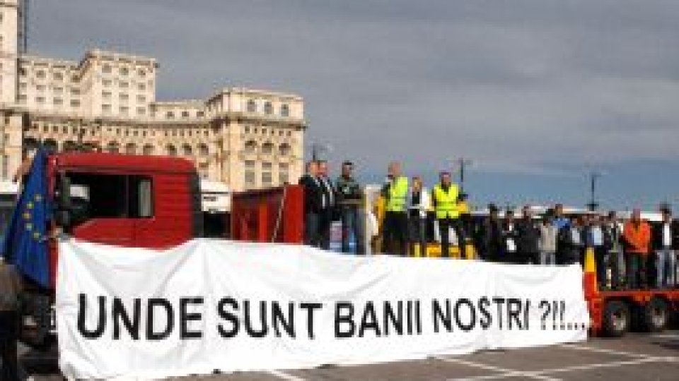 Transportatorii ameninţă cu proteste