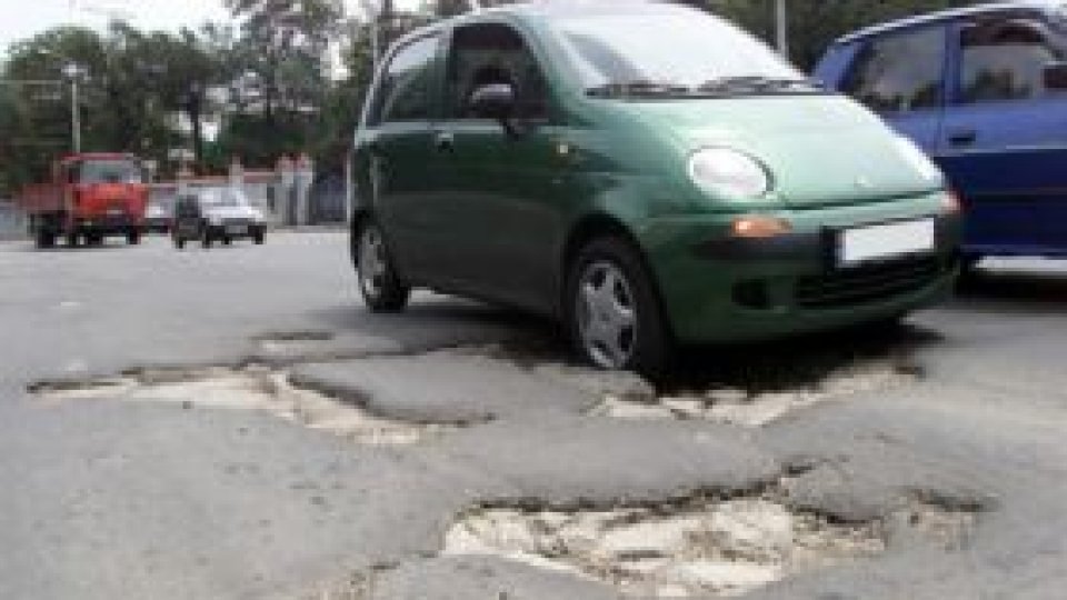 La drumuri noi, gropi noi